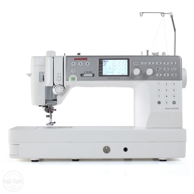 Janome Memory Craft 6700p Frontansicht